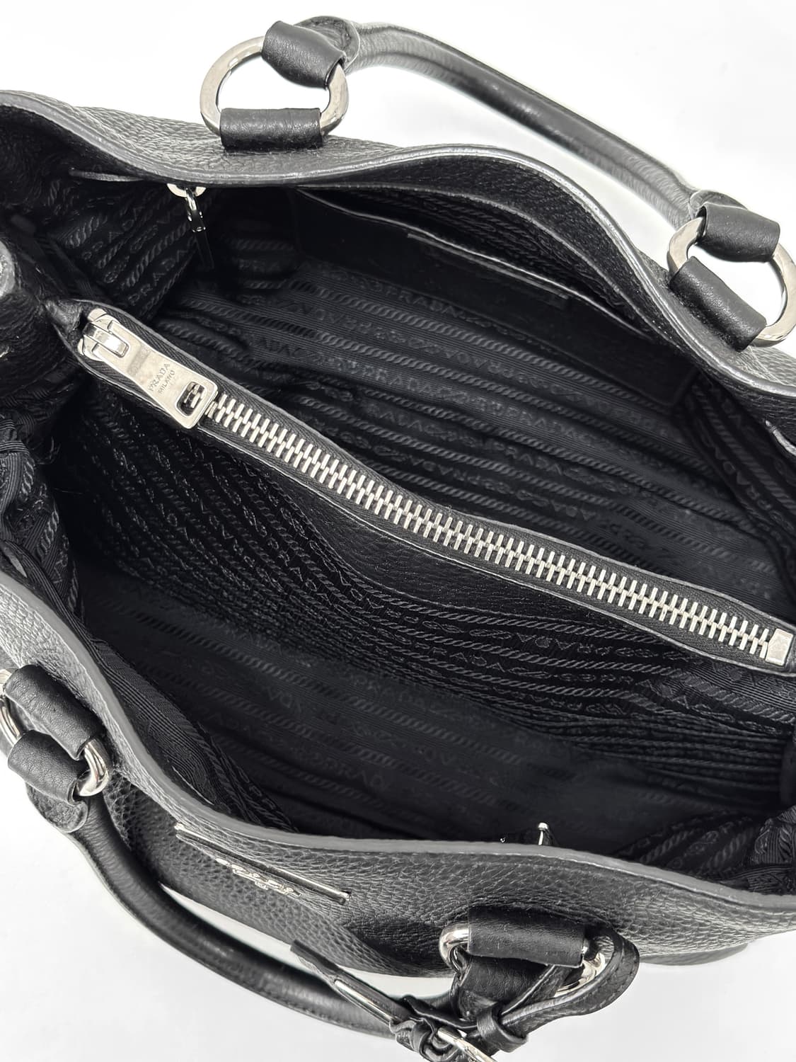 Prada Black Leather Tote Bag 상품이미지7