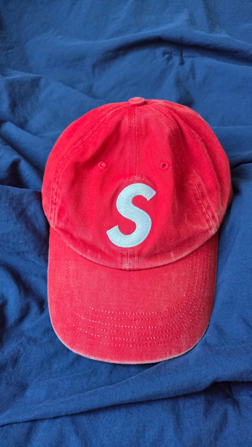 슈프림 피그먼트 코티드 레드 - 25SS 상품이미지1