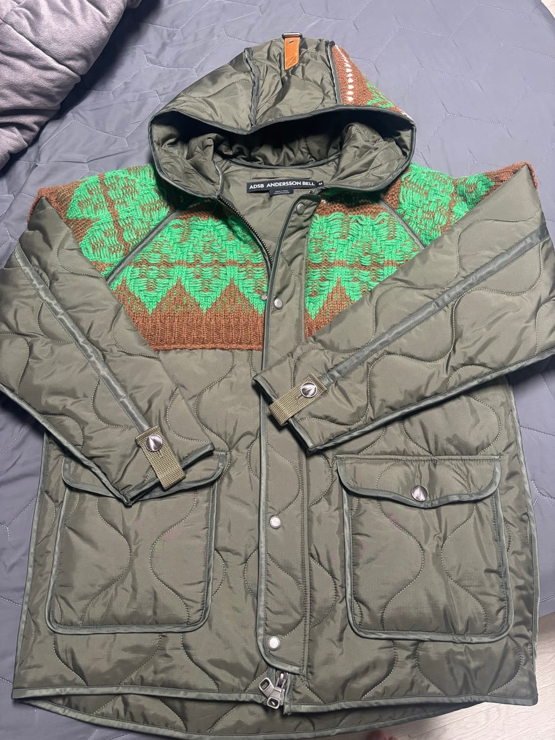 앤더슨벨 노르딕 니트패치 퀄티드 파카 M 사이즈 카키 상품이미지1