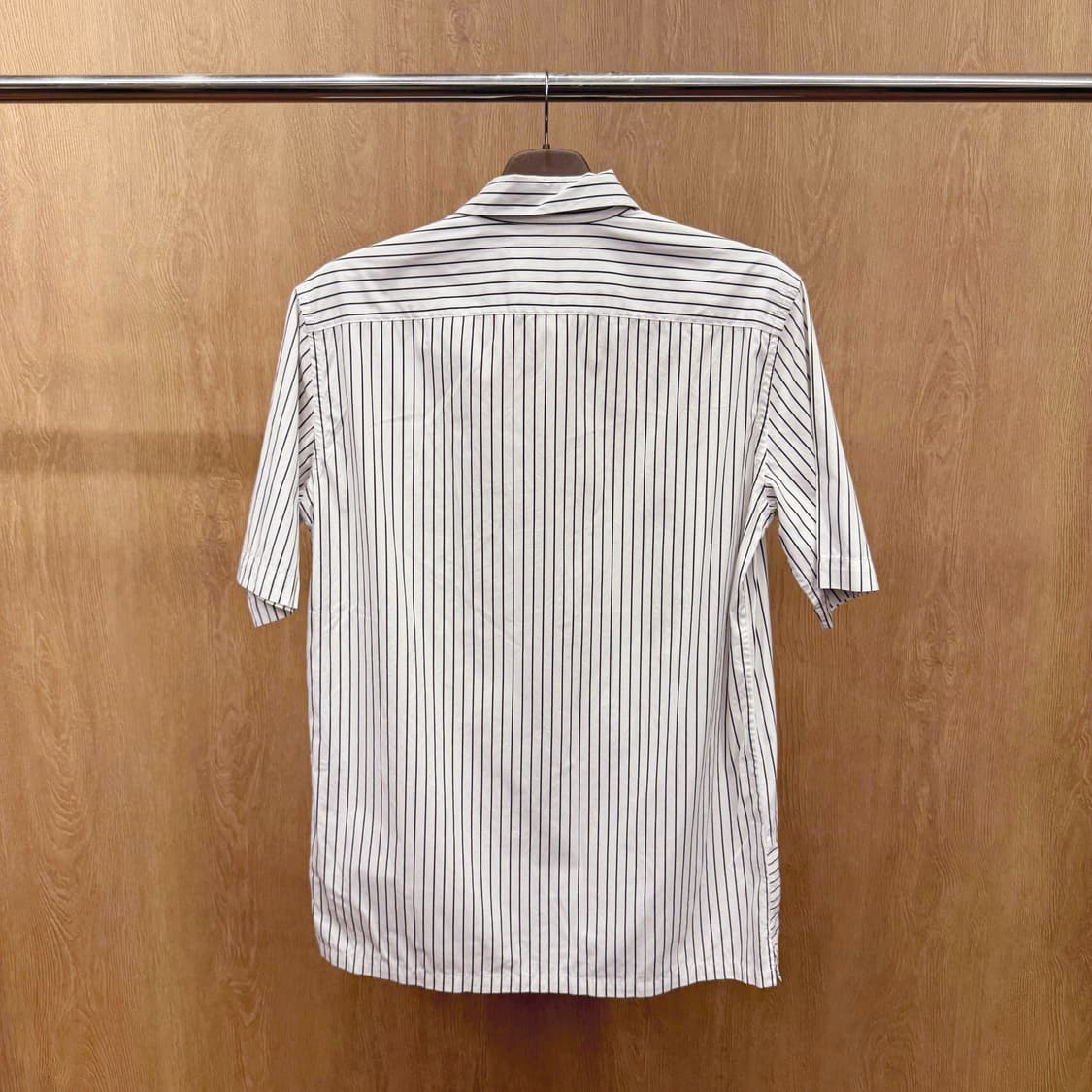 마르니 스트라이프 반팔 셔츠 언발란스 패치 디자인 화이트 블랙 배색 상품이미지3