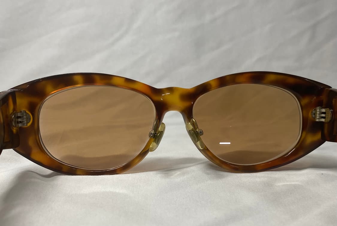 90s 빈티지 베르사체 선글라스 레오파드 호피 비기 착용 모델 상품이미지8