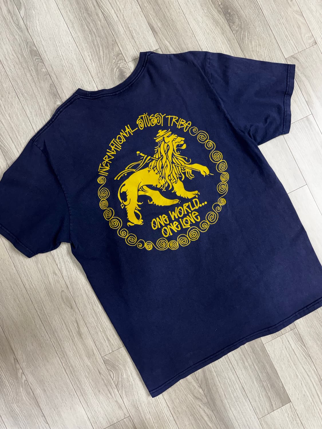 스투시 이스트 라이언 반팔 티셔츠 네이비 상품이미지4