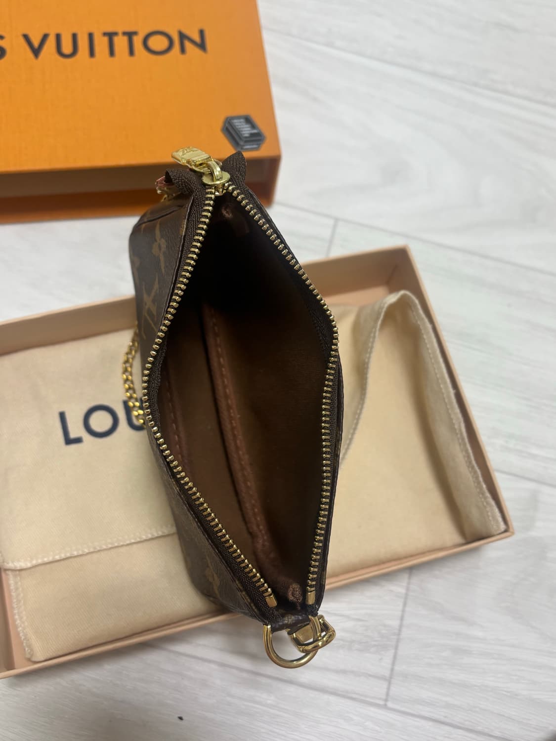 루이비통 미니 포쉐트 악세수아 상품이미지4