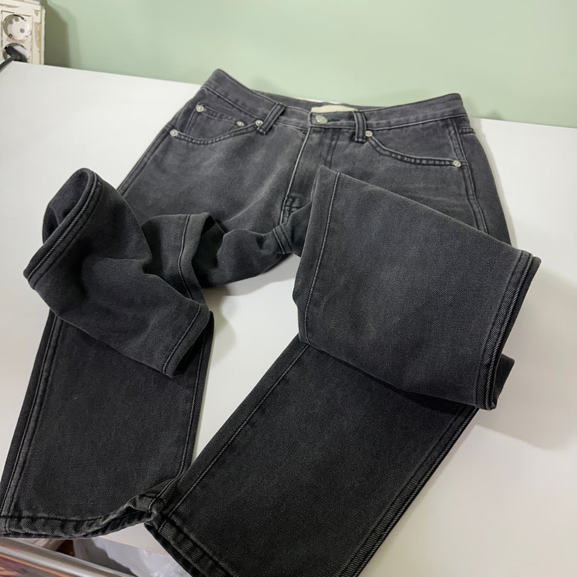 우먼S avie muah 아비에무아 빈티지블랙 워시드 슬림핏 데님팬츠 상품이미지4