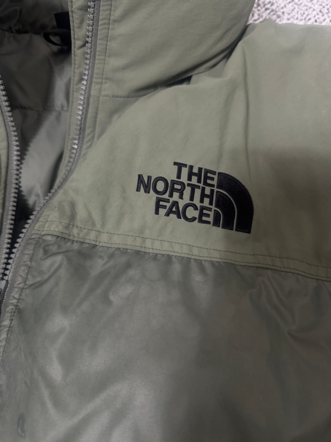 노스페이스 눕시 온 볼 자켓 카키 팔아요! 상품이미지2