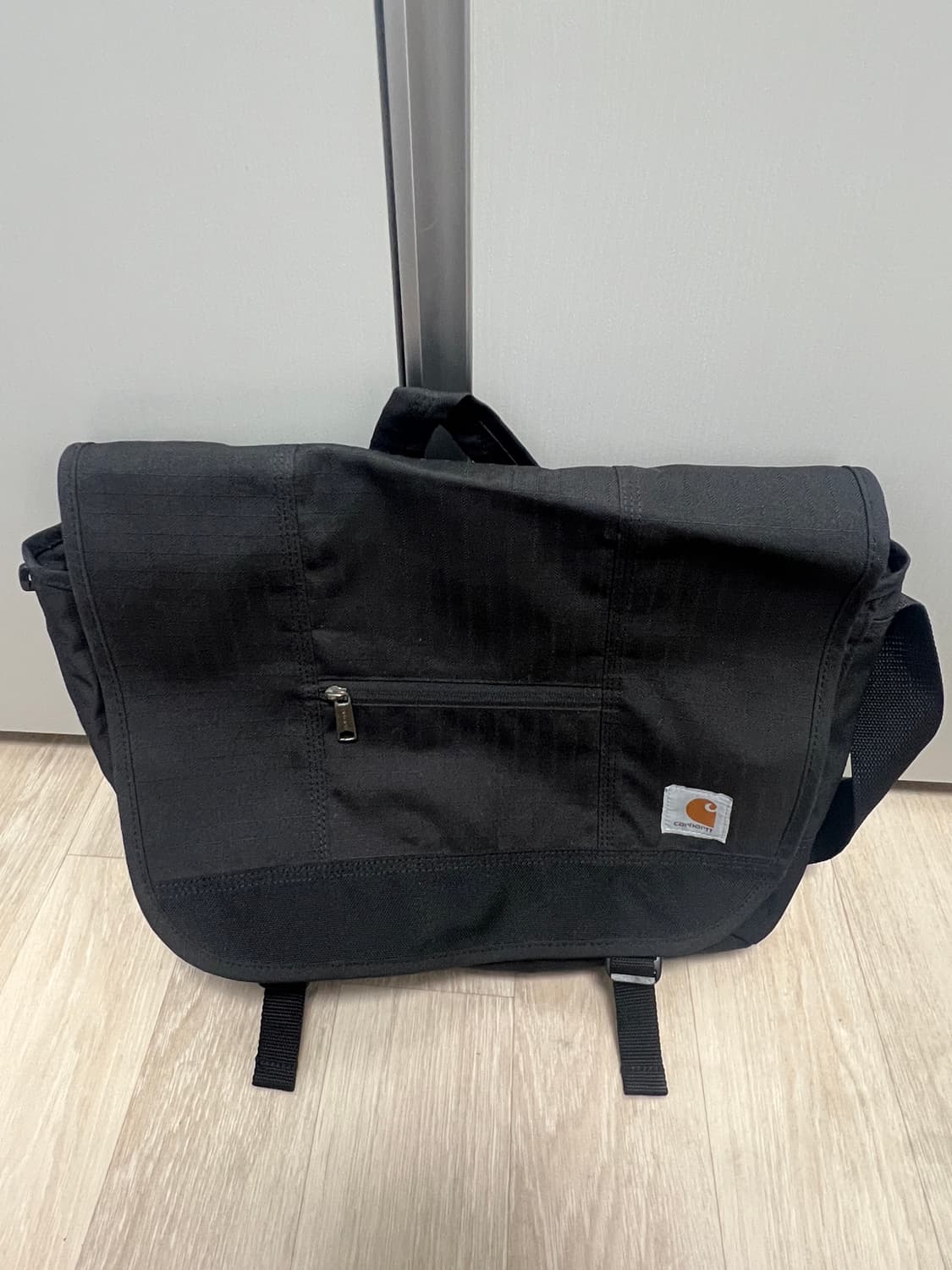 칼하트 크로스백 상품이미지1