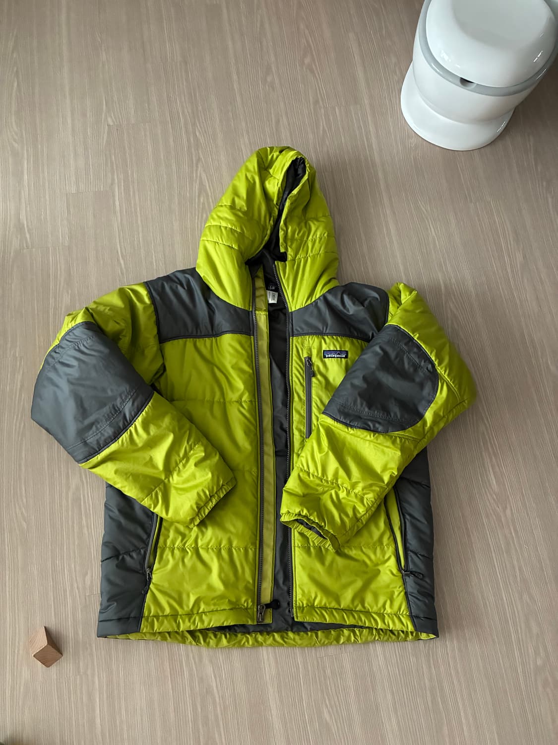 파타고니아 다스 파카 das 00s 라임 게코그린 프리마로프트 상품이미지1