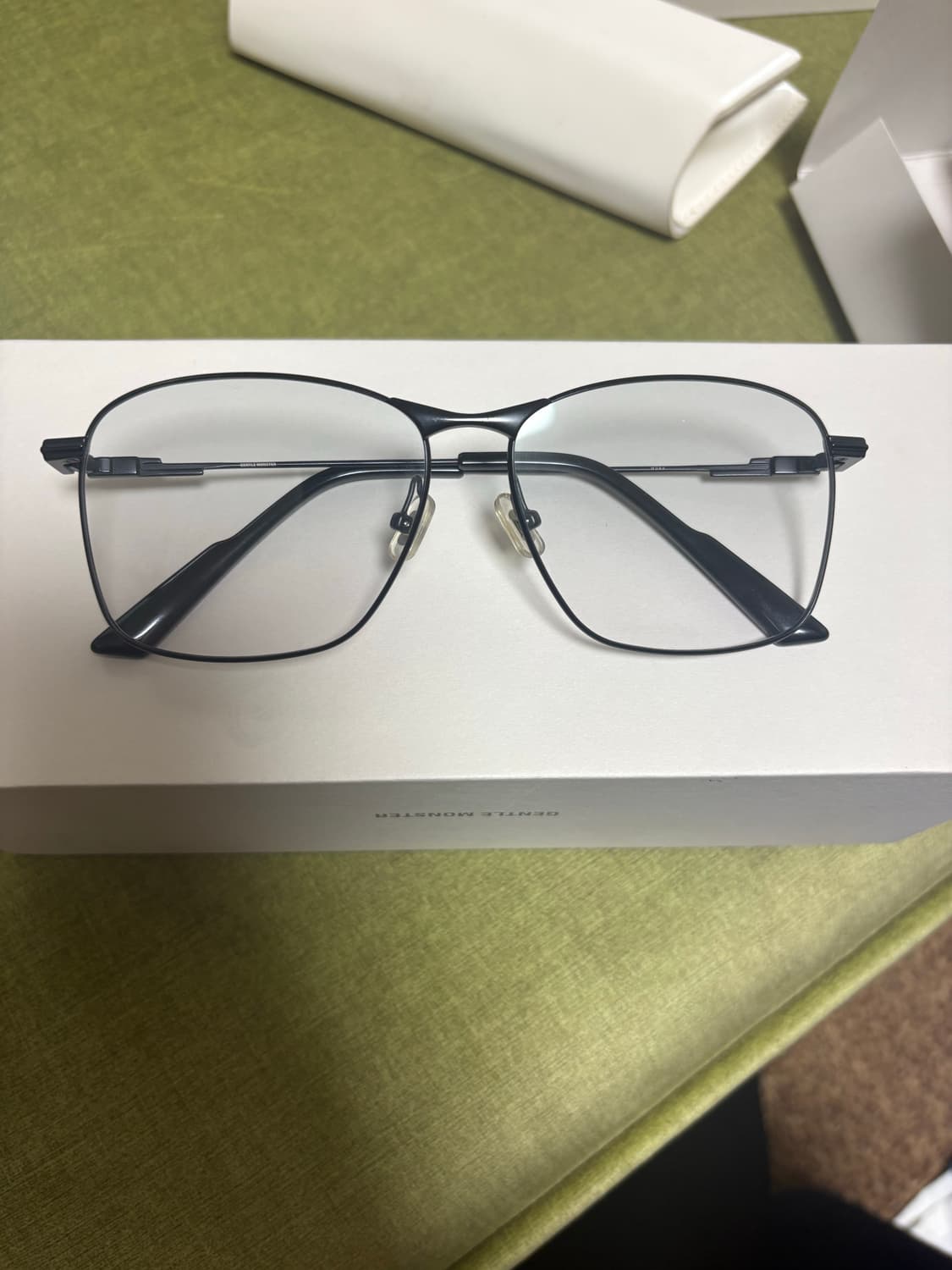 젠틀몬스터 모라 M01 블랙 안경 상품이미지2