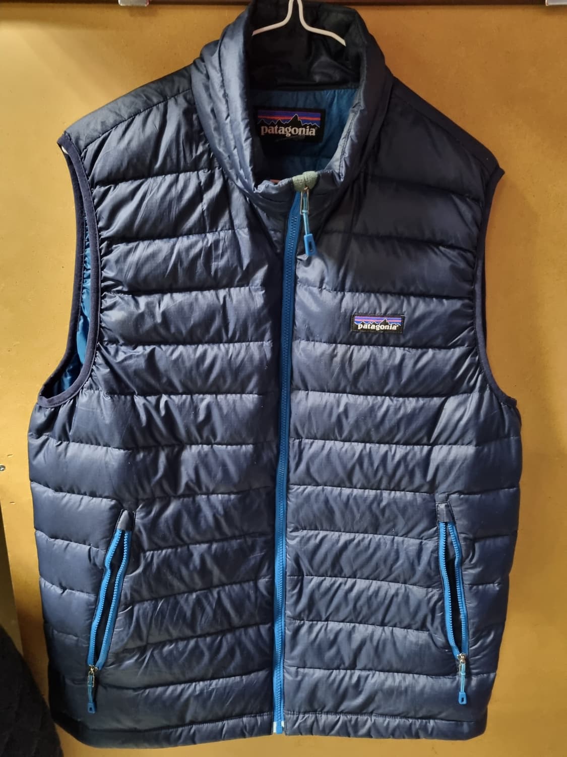 파타고니아 남성 경량 패딩조끼  상품이미지1