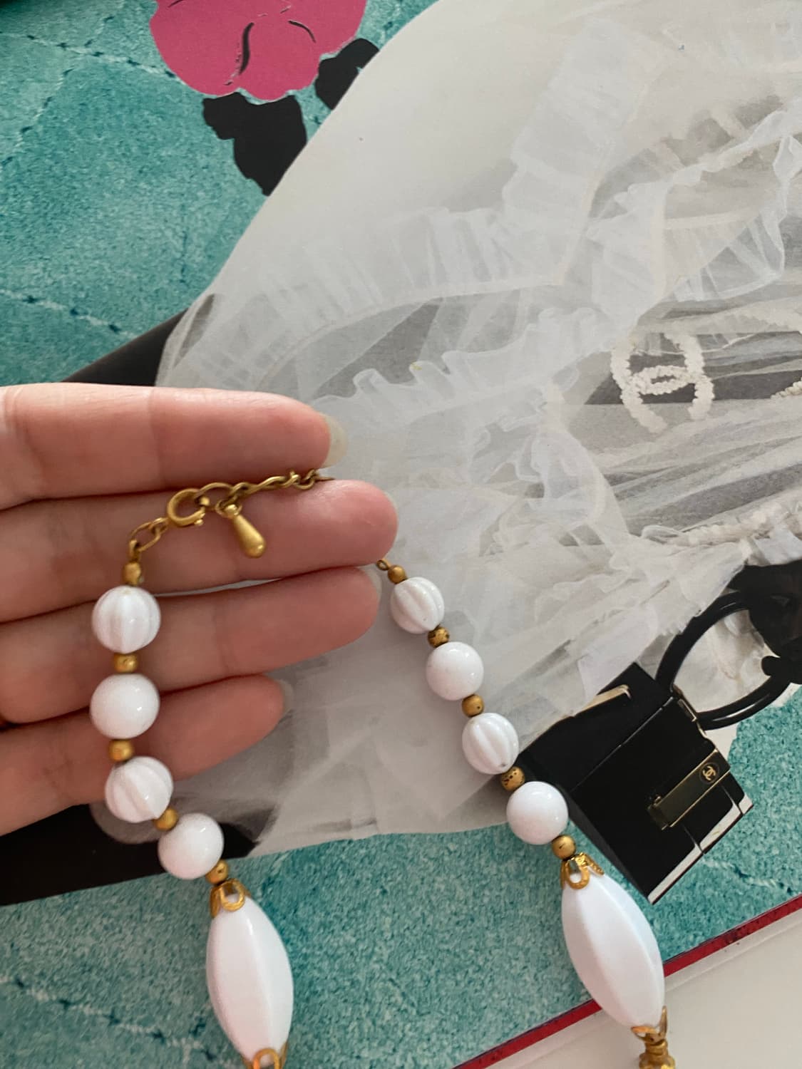 빈티지 화이트 비즈 골드장식 목걸이 상품이미지6