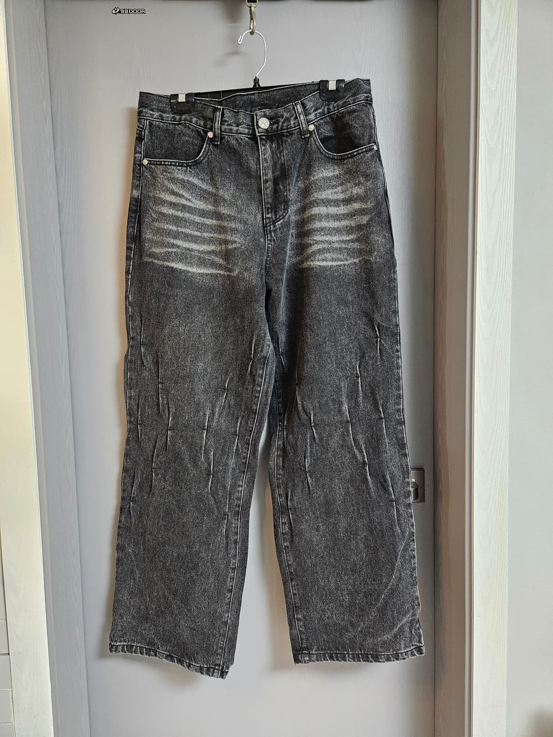 노매뉴얼 스티치 워싱 블랙 데님 팬츠 상품이미지1