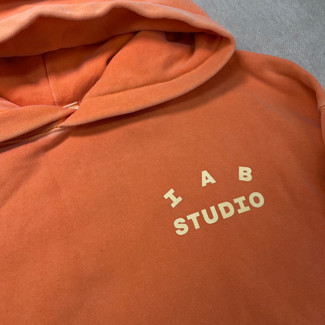 100 아이앱 스튜디오 피그먼트 오렌지 후드티 상품이미지3