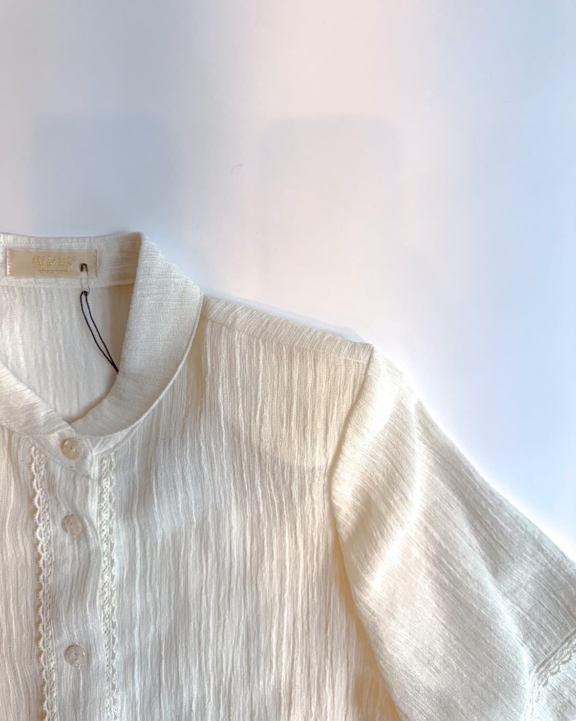 Pintuck Lace Blouse 상품이미지3