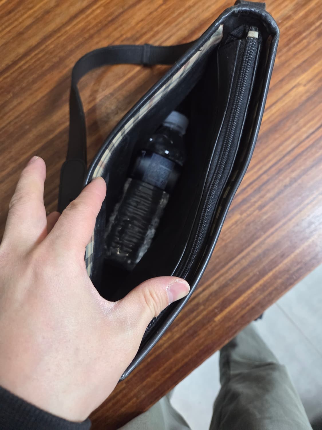 닥스 체크 숄더백  상품이미지3