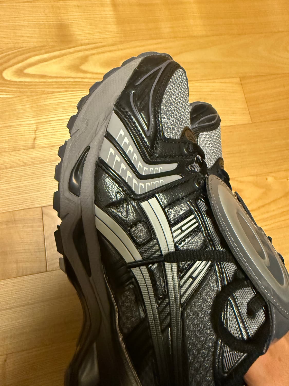 아식스 더뮤지엄비지터 젤 카야노 14 블랙 그레이 상품이미지4