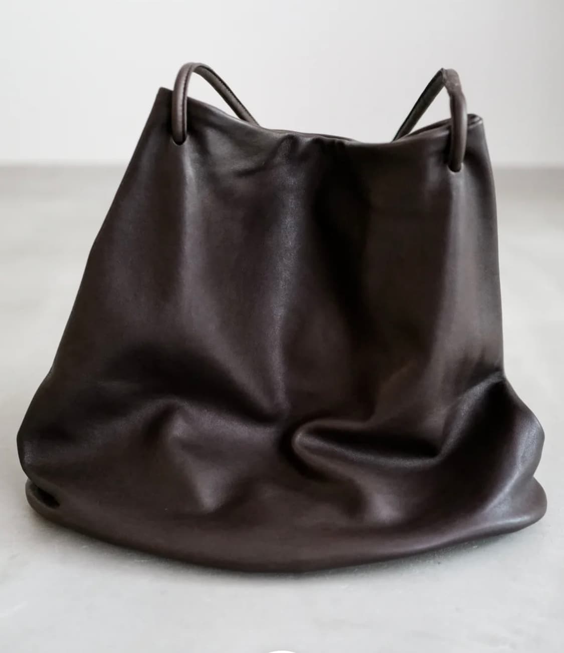 가브리엘라 콜 가먼츠 no.17 후프백 브라운 상품이미지2