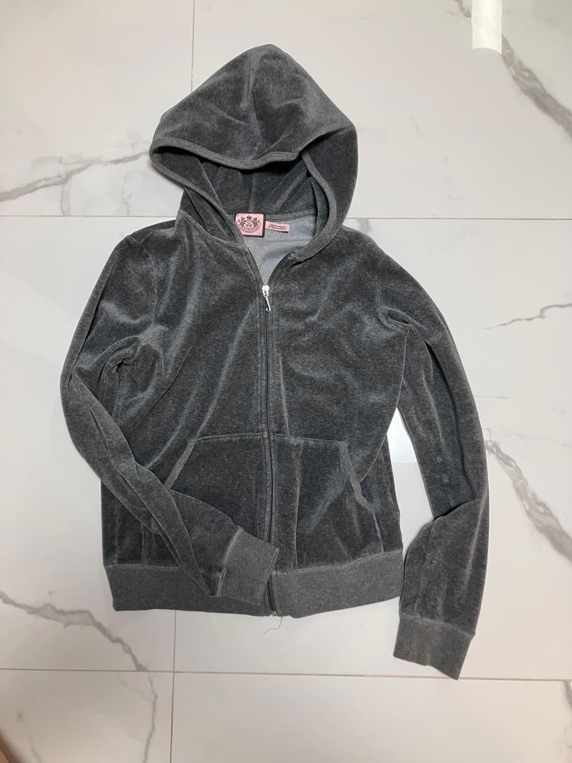 Y2K 쥬시 꾸뛰르 다크 그레이 챠콜 핑크 프린트 벨루어 후드 집업 상품이미지2