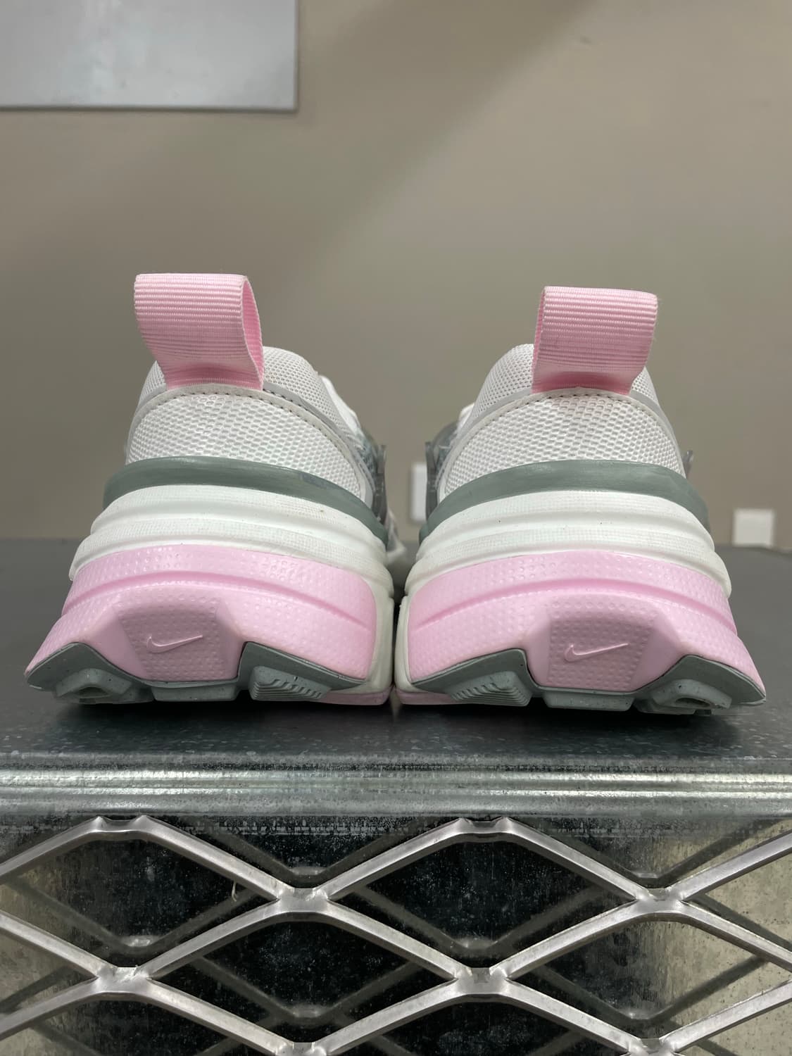 나이키 V2K 메탈릭 화이트 핑크 240 상품이미지3