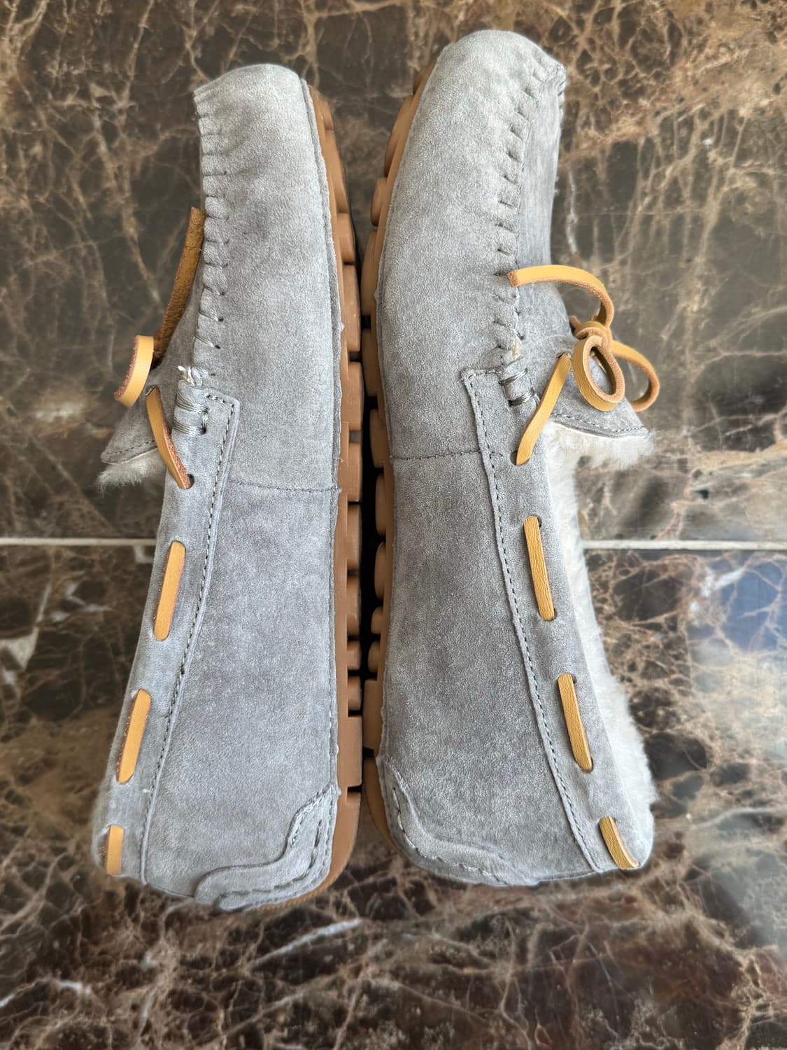 UGG 어그 그레이 스웨이드 모카신 상품이미지3