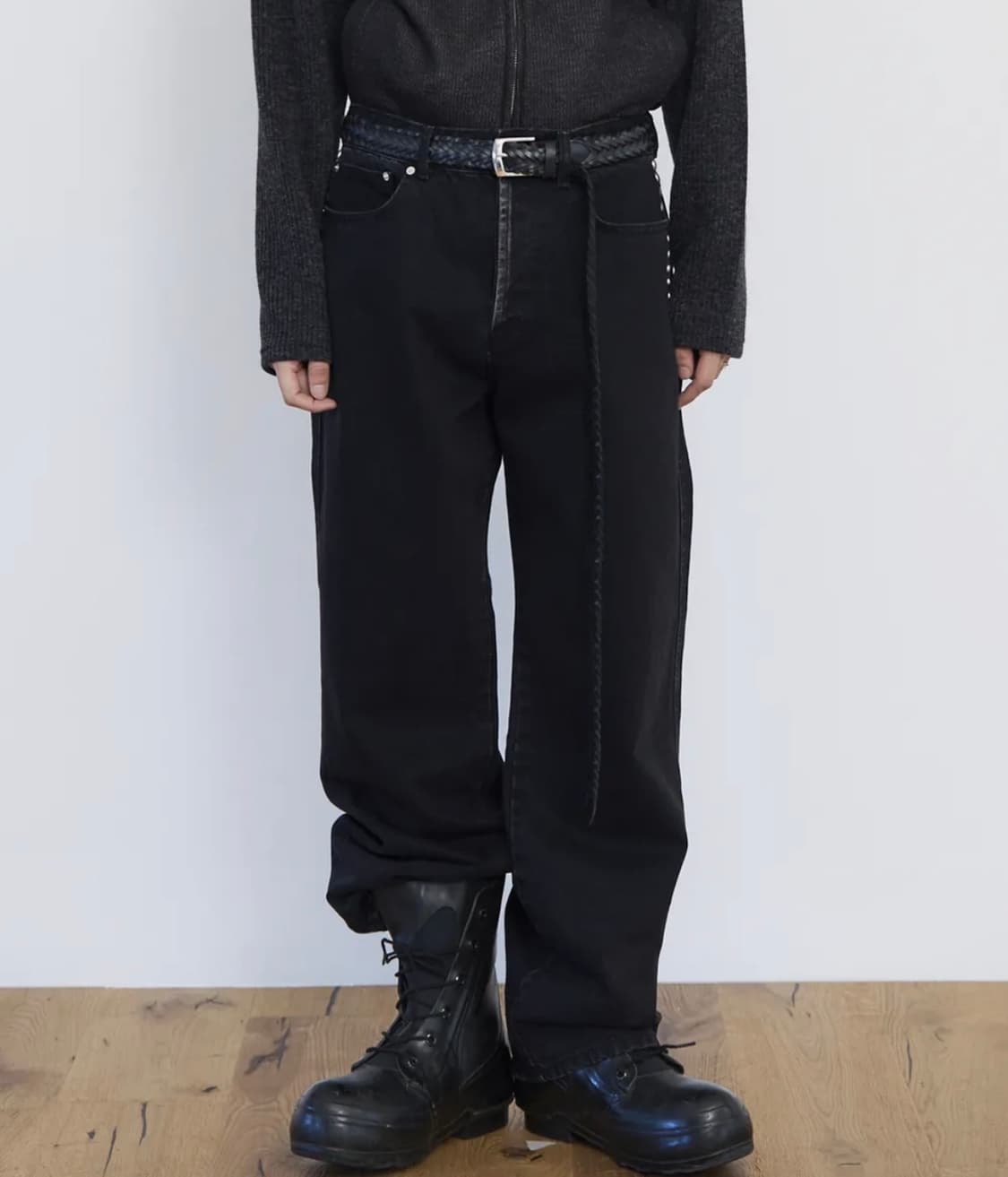 웨스켄 Embroidered Pocket Jeans (Black) 초판  상품이미지1