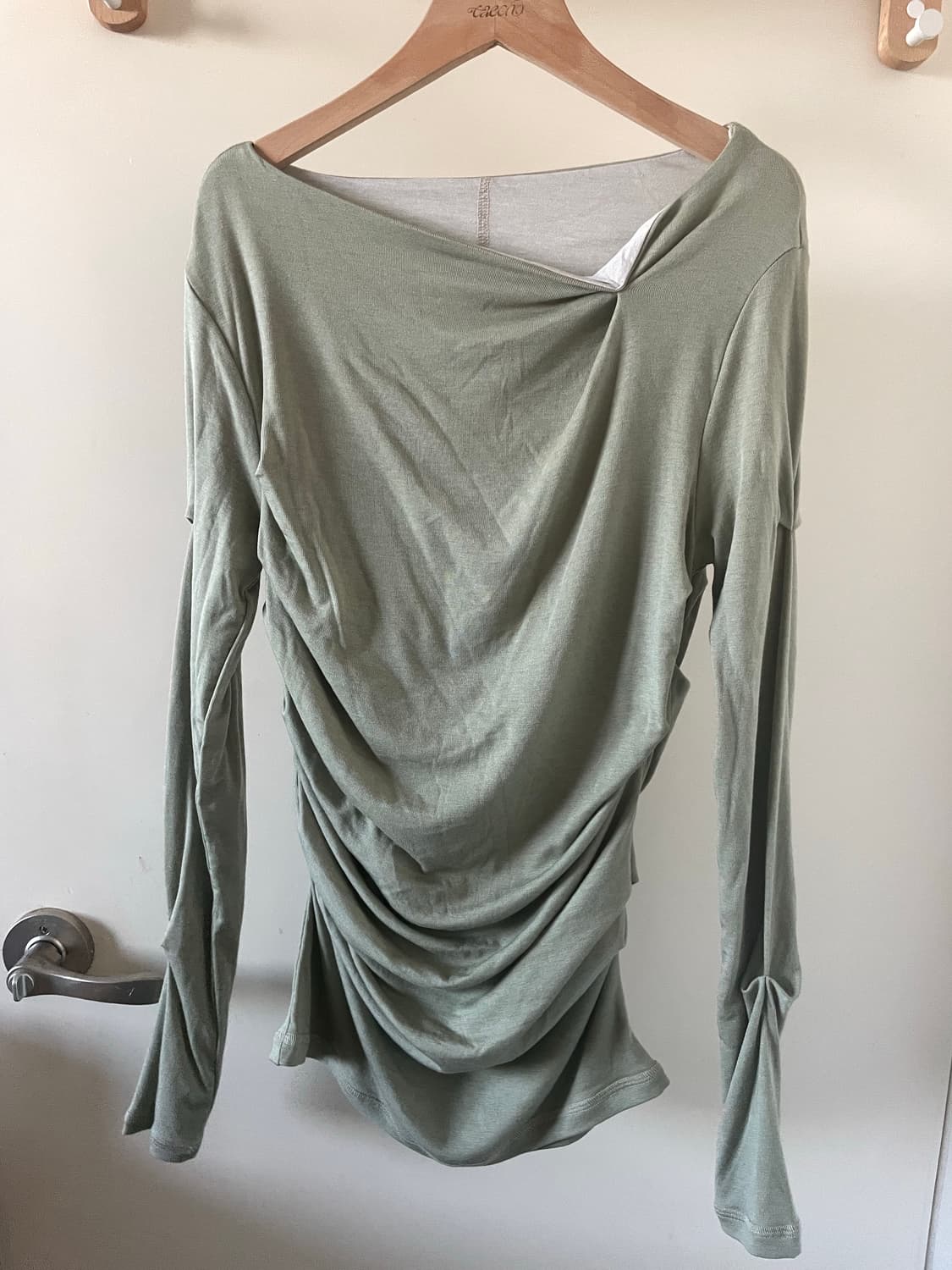 파르티멘토 우먼 더블 페이스드 핀턱 드레이프 탑 라이트카키 & 차콜 M 상품이미지2