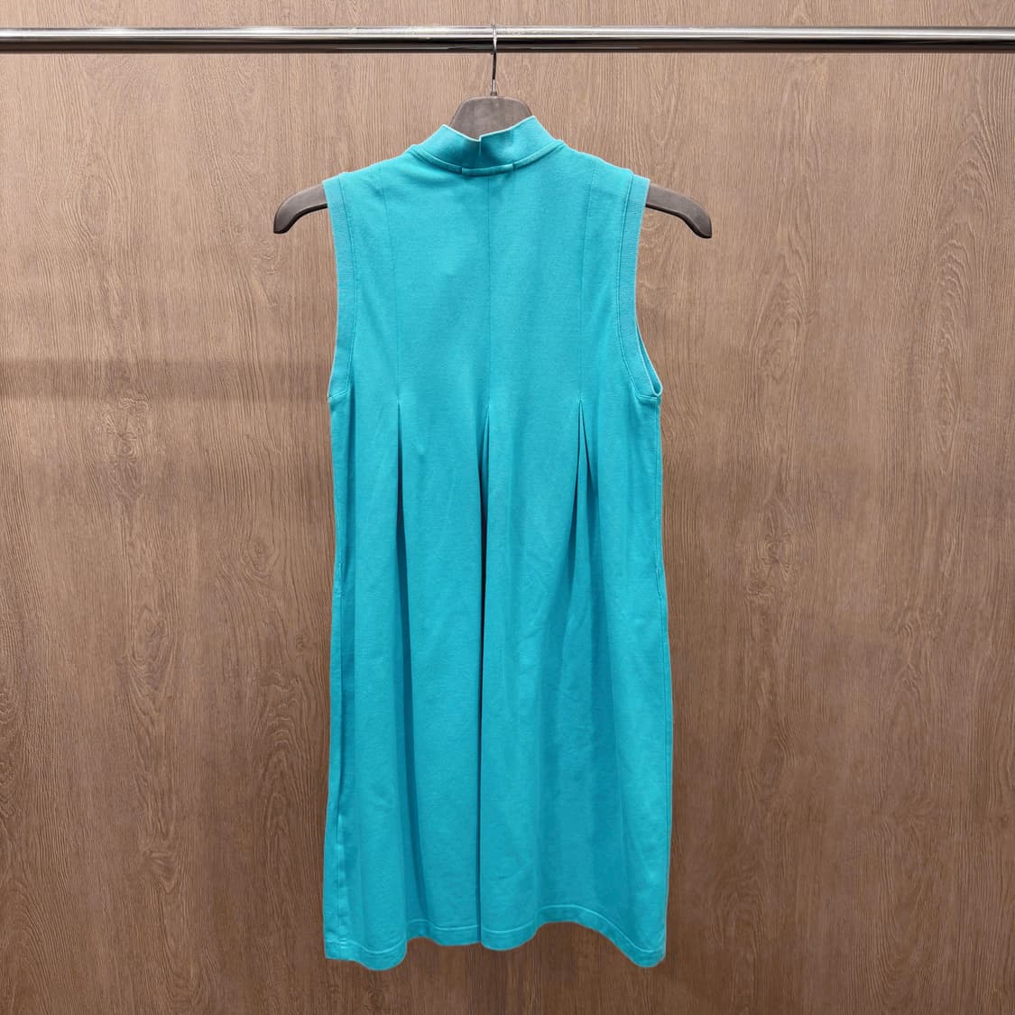 라코스테 슬리브리스 피케 원피스 로고 자수 핀턱 플리츠 버튼 디테일 민트 상품이미지3