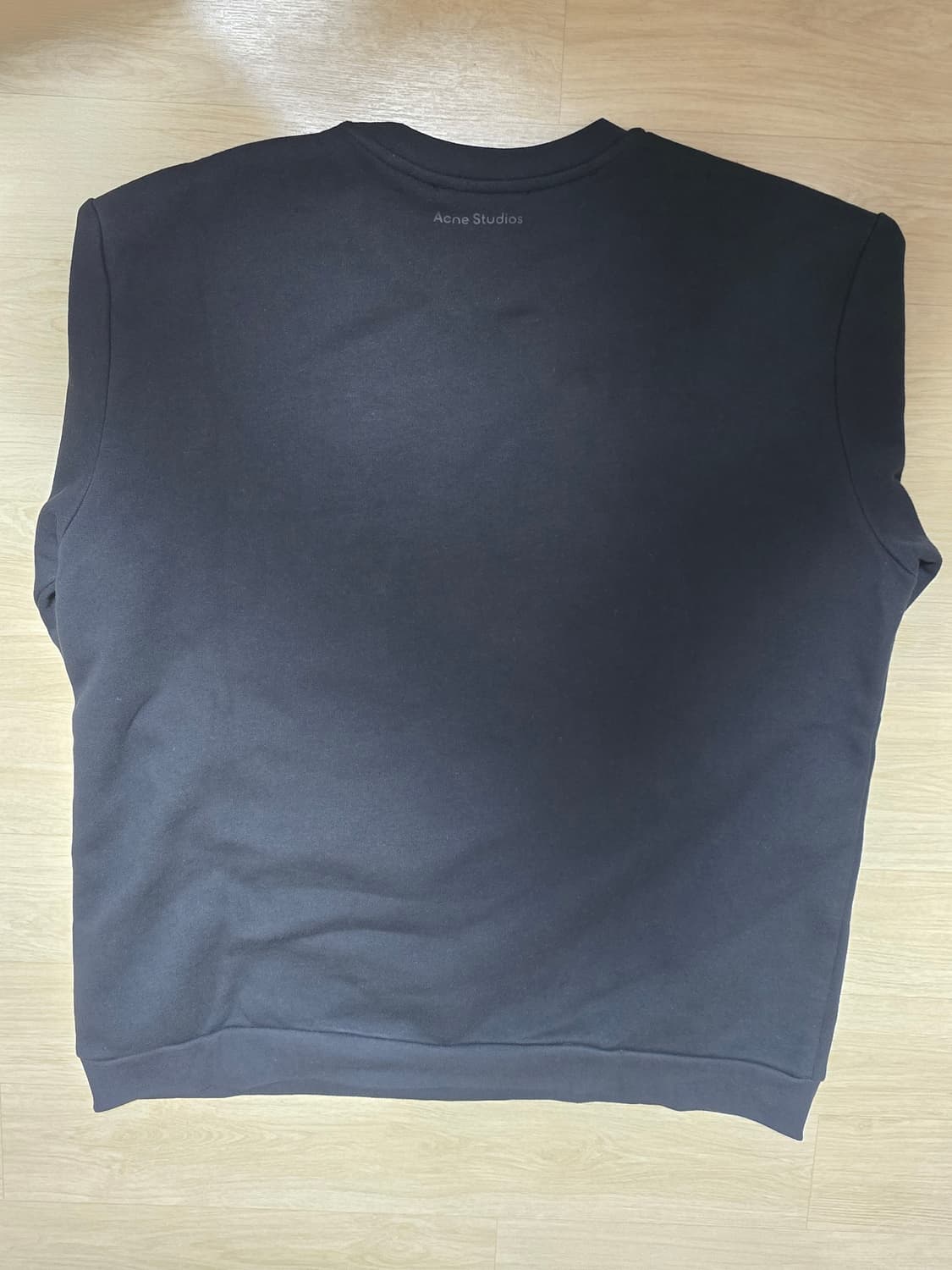 아크네 스튜디오 맨투맨 상품이미지2