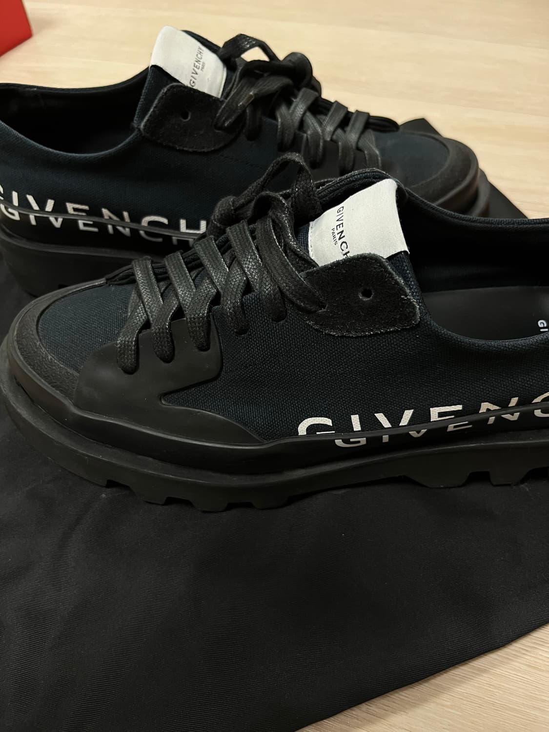 (희귀매물☀️) 지방시 클래펌 로고 캔버스 스니커즈 블랙 상품이미지7