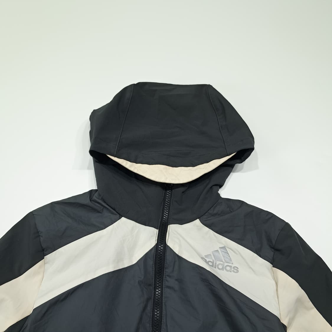 CL988 아디다스 해양재활용소재 그레이크림 크롭 바람막이 자켓 상품이미지2