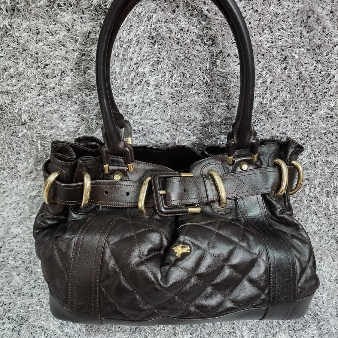 버버리 퀼팅 숄더백 상품이미지1