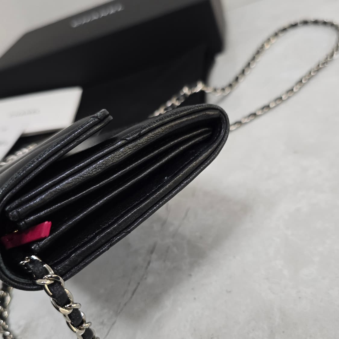 샤넬 19 플랩 장지갑 판매 상품이미지5