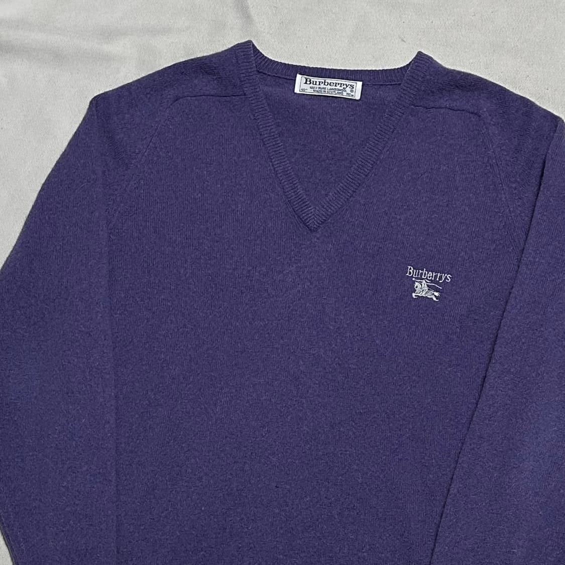 40 버버리 퓨어뉴 울 퍼플 브이넥 니트 상품이미지1
