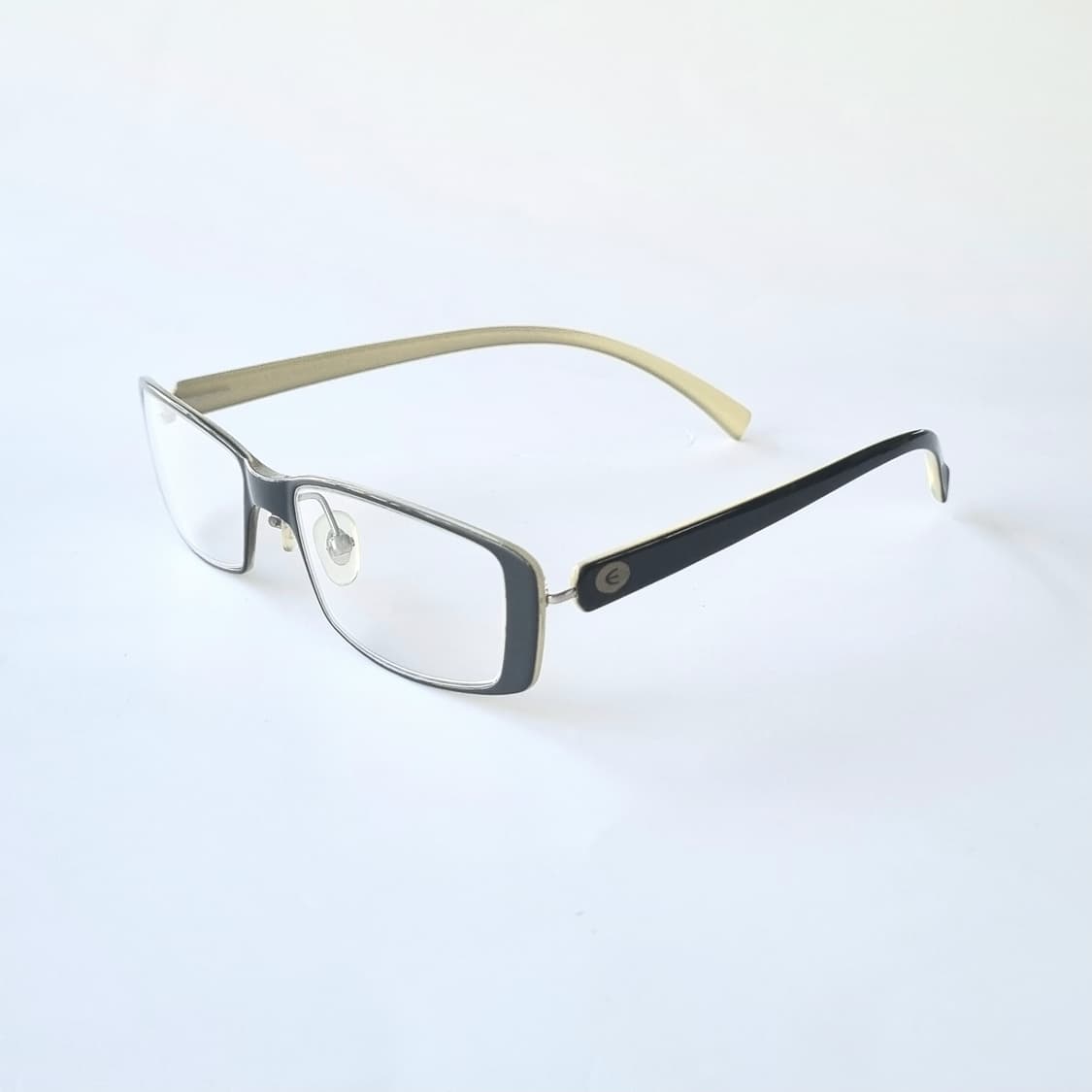 데드스탁 가볍고 착용감 좋은 스퀘어 안경테686 상품이미지4