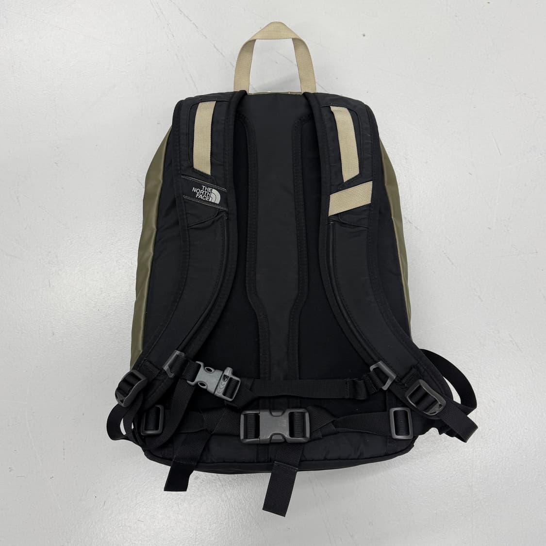 노스페이스 고프코어 카키 백팩 상품이미지3