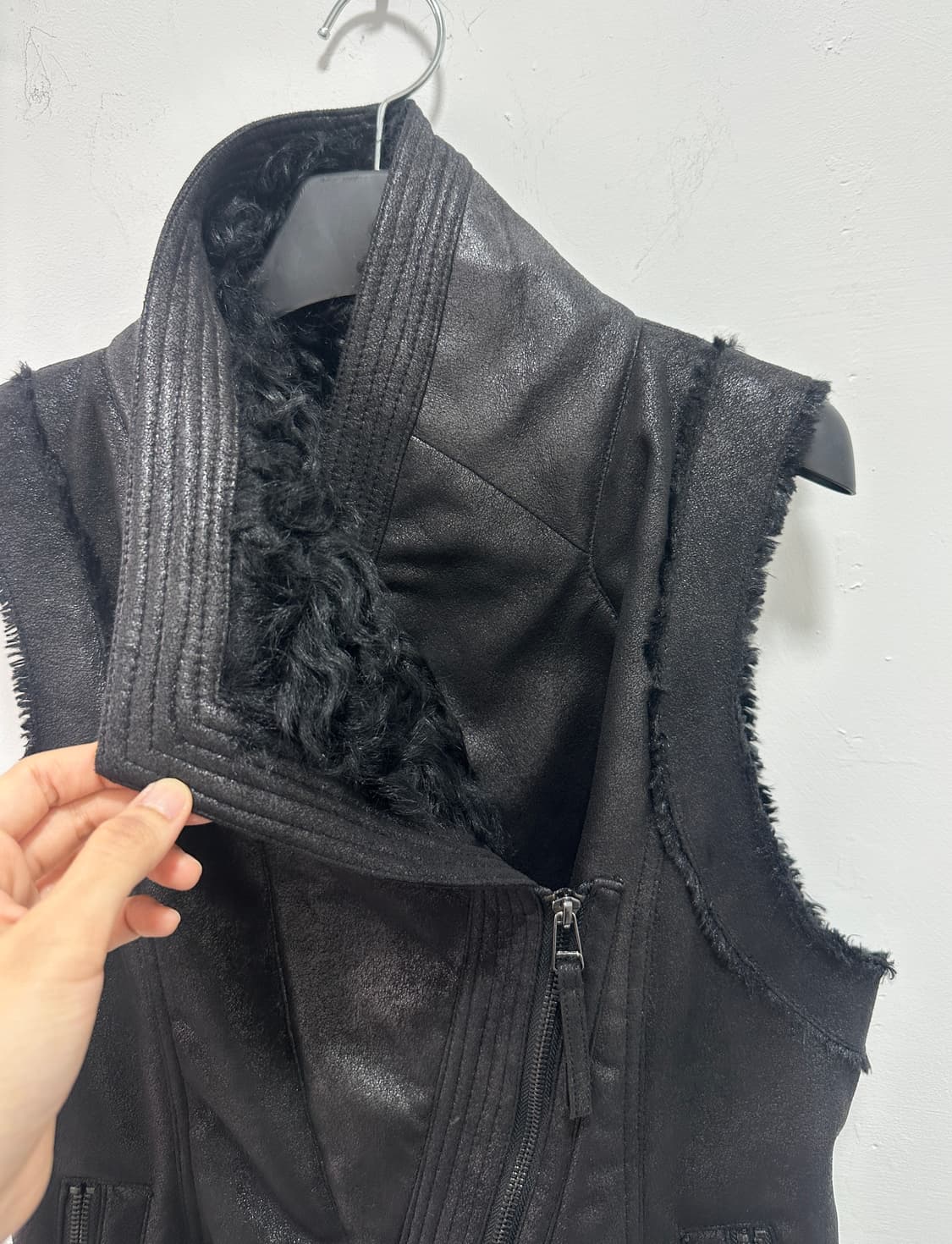 Asymmetric drape leather lamb fur vest 상품이미지8