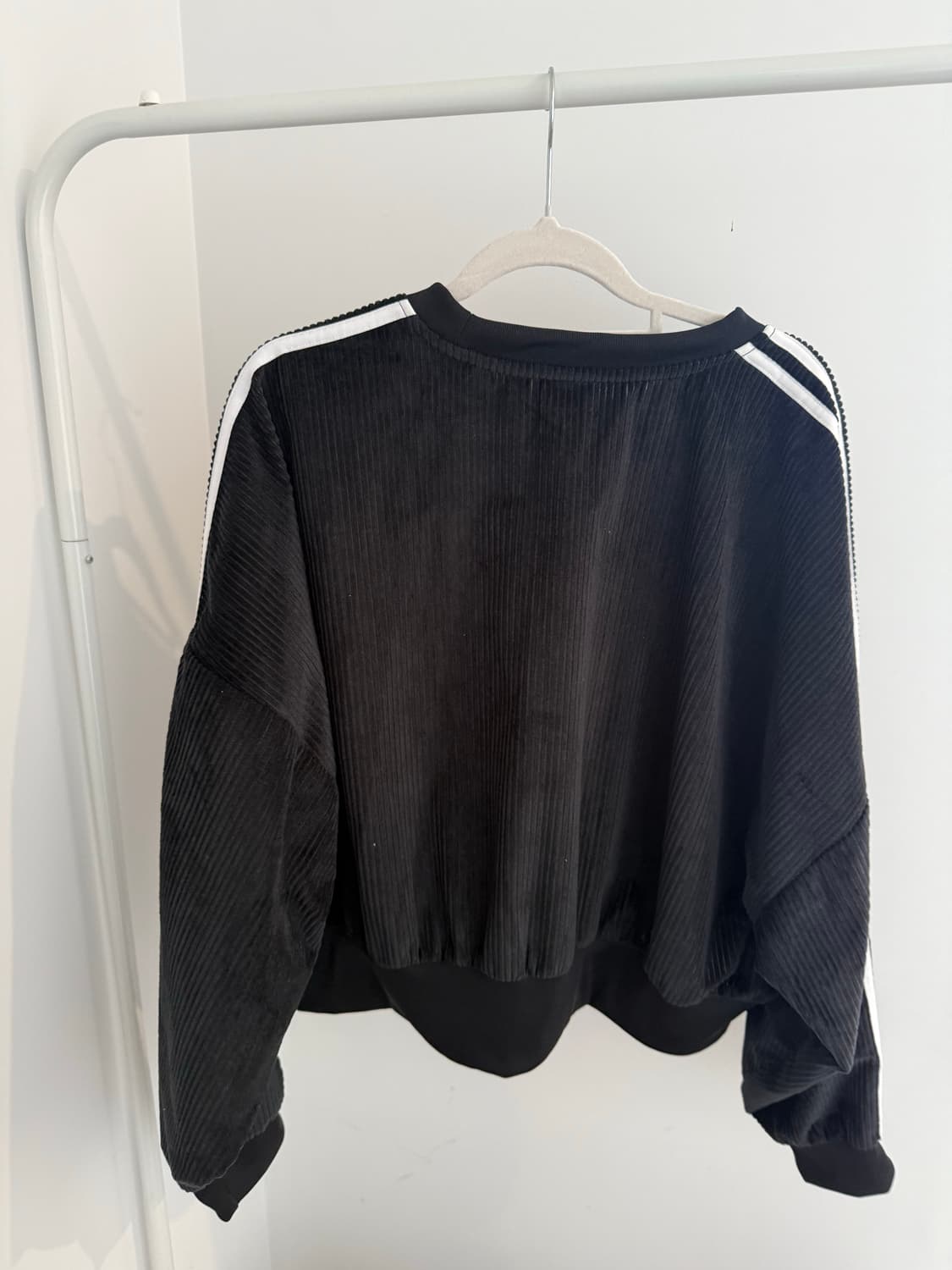 아디다스 코듀로이 벨벳 맨투맨  상품이미지4