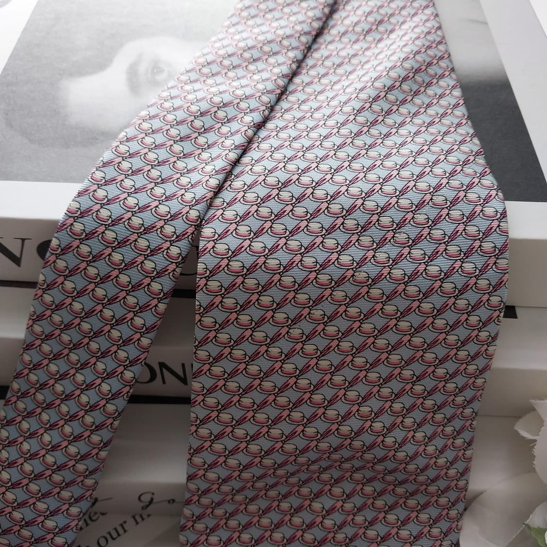 던힐 실크 마술사모자 패턴 넥타이 9.1cm A+등급 K1253
 상품이미지3