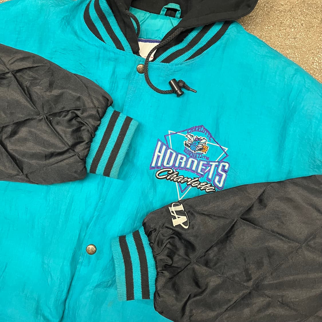 90s NBA 샬럿 호네츠 후드 자켓 (110) 상품이미지2
