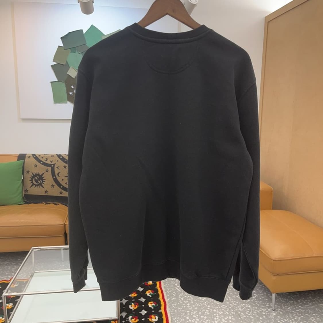 칼하트 베이직 모던 오버핏 포켓로고 디테일 맨투맨 M C07371 상품이미지4