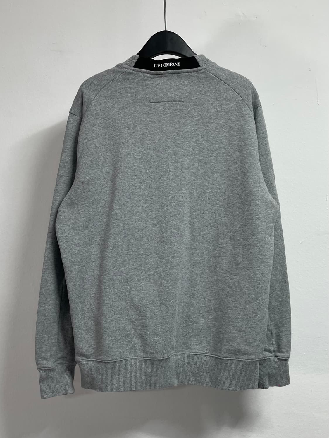 CP컴퍼니 그레이 렌즈 맨투맨 (on.165)   상품이미지2