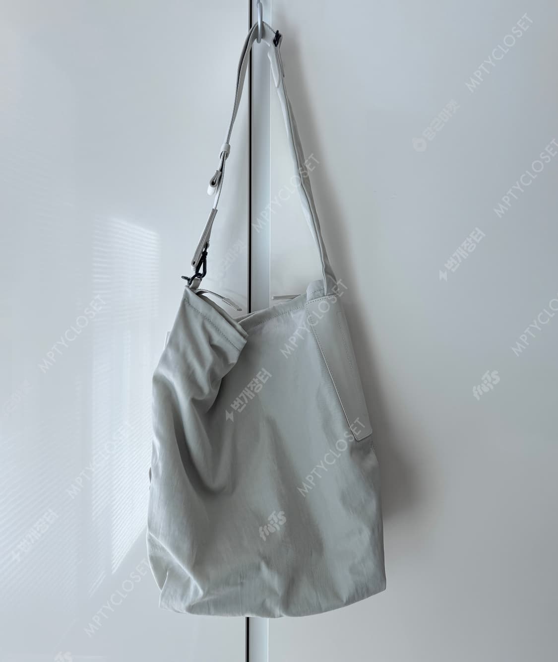 빈폴 LESS BAG2 라지 라이트 그레이 상품이미지8