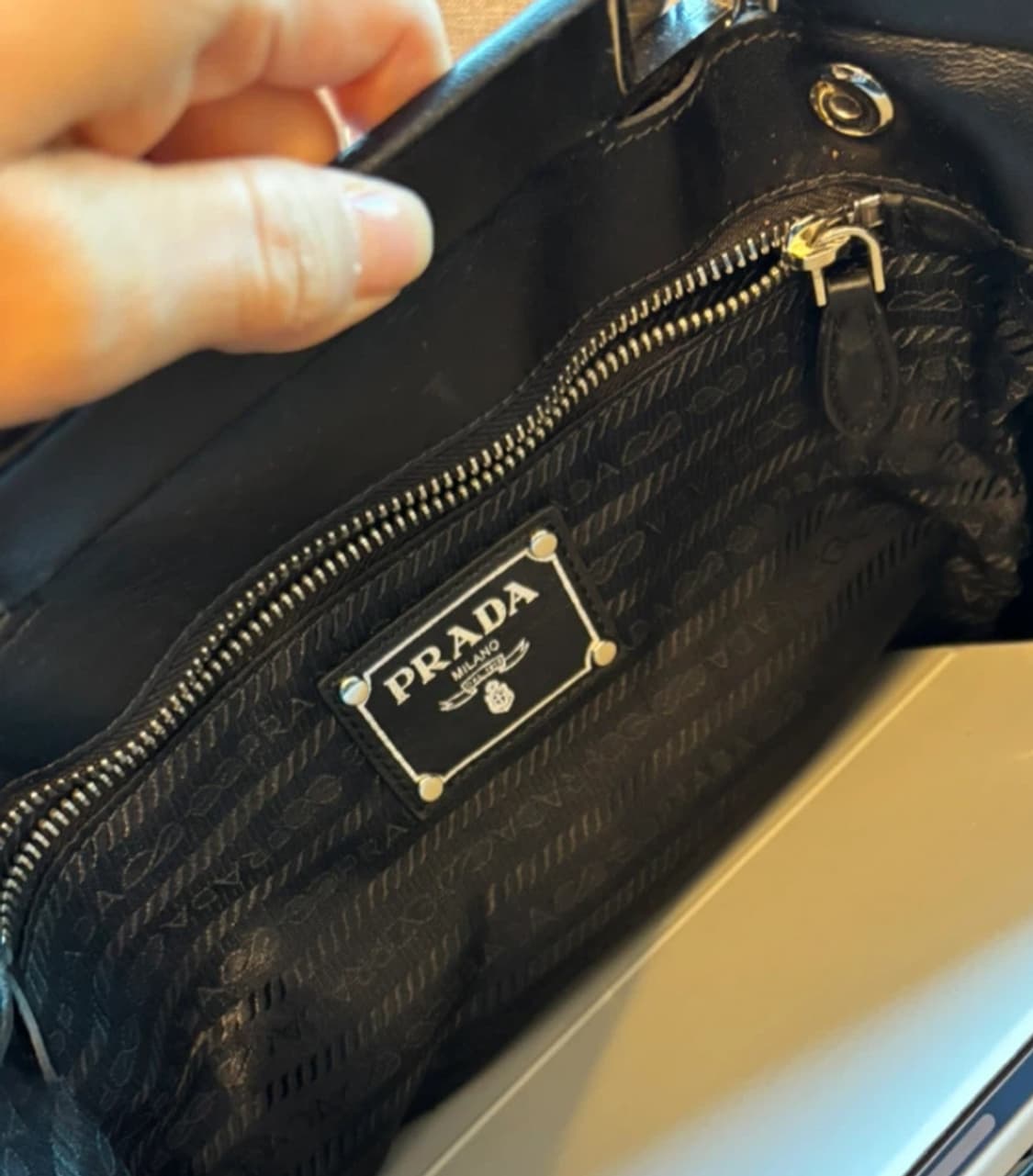 프라다 블랙 고프레 레더 토트백 상품이미지3