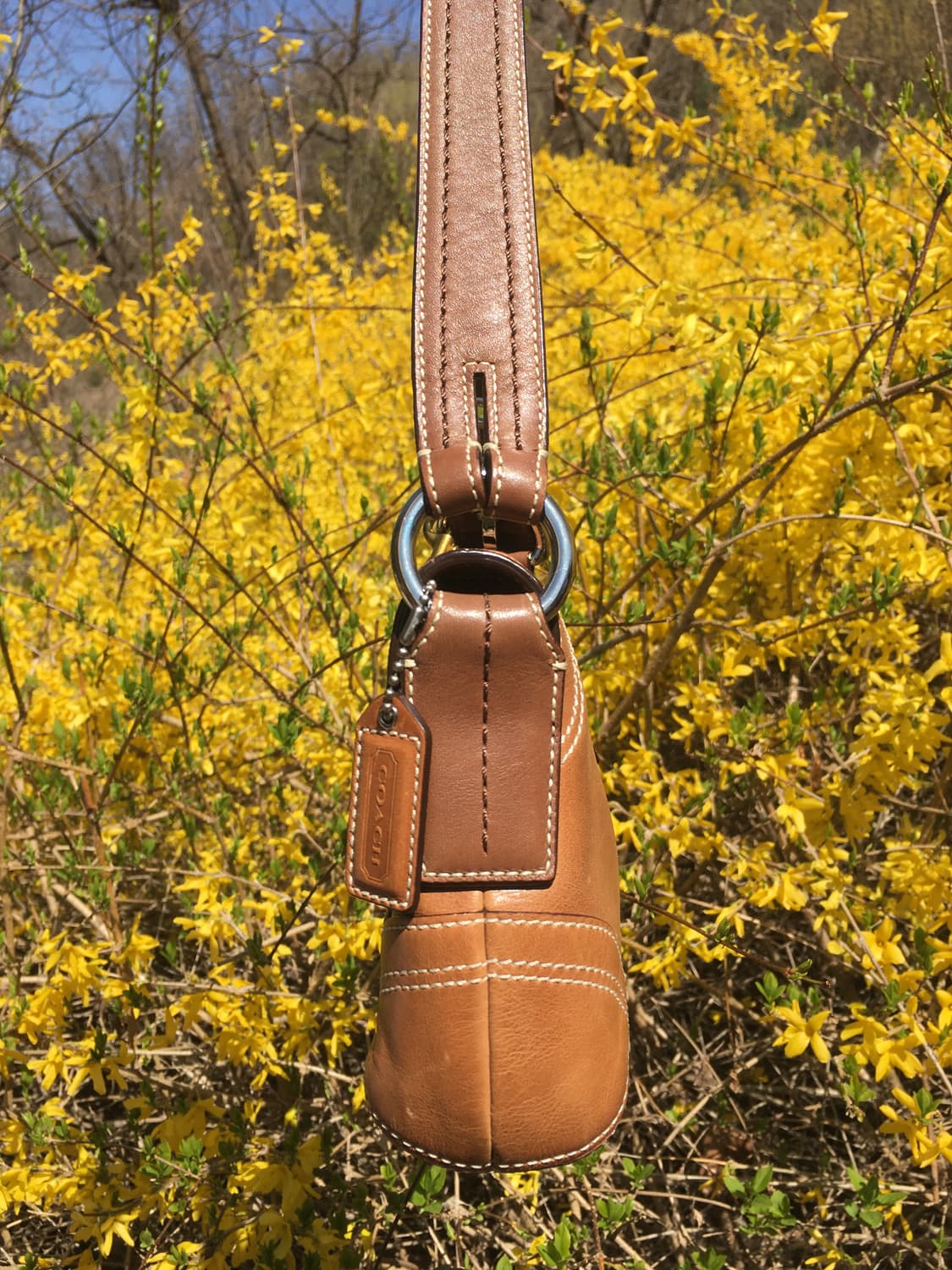 코치 시그니처 미니 소호 버클 숄더백 탠 컬러 상품이미지4