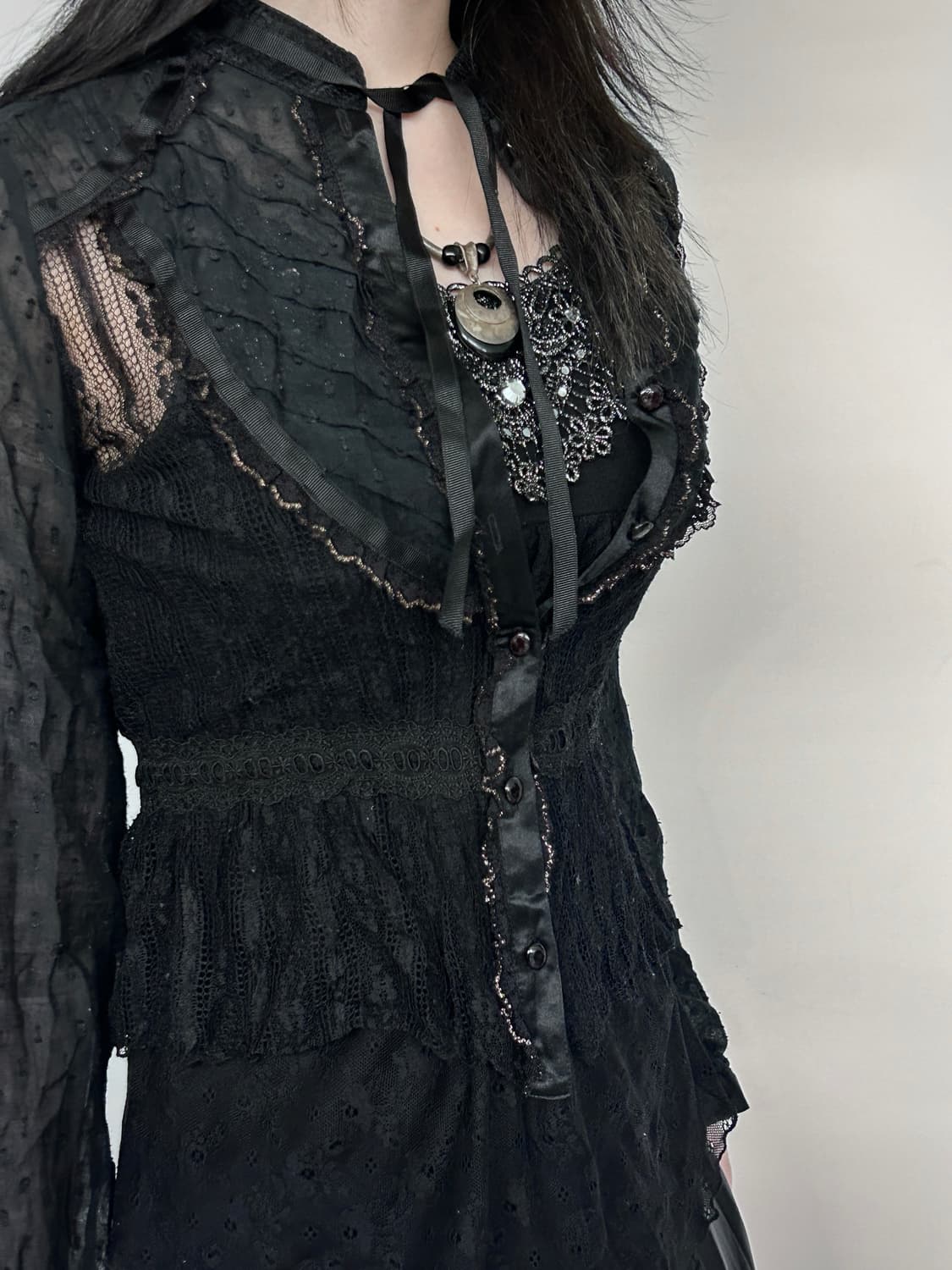 레이스 프릴 고딕 블라우스 상품이미지3
