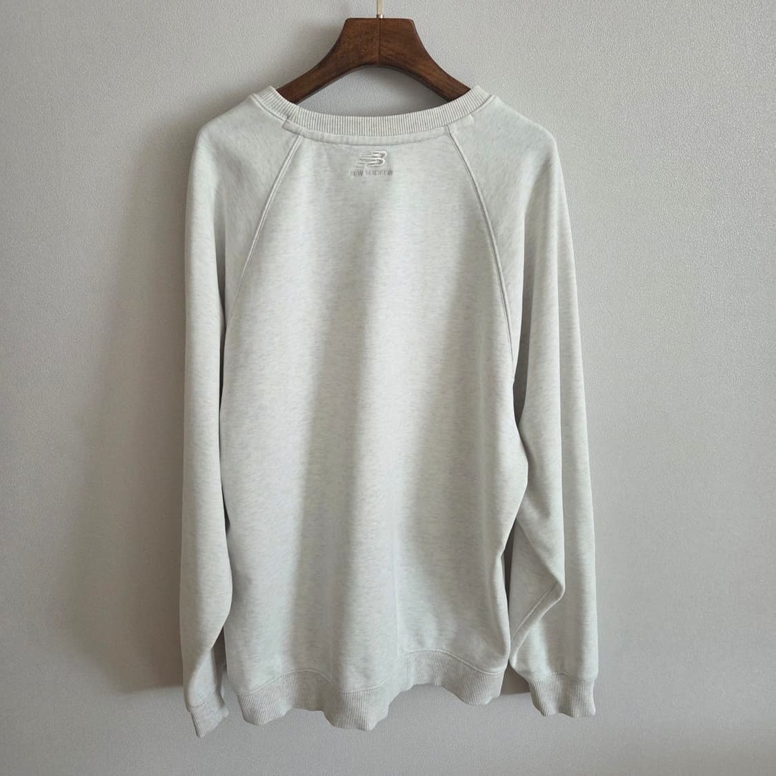 뉴발란스 맨투맨 Classic is New 아이보리 L 상품이미지6