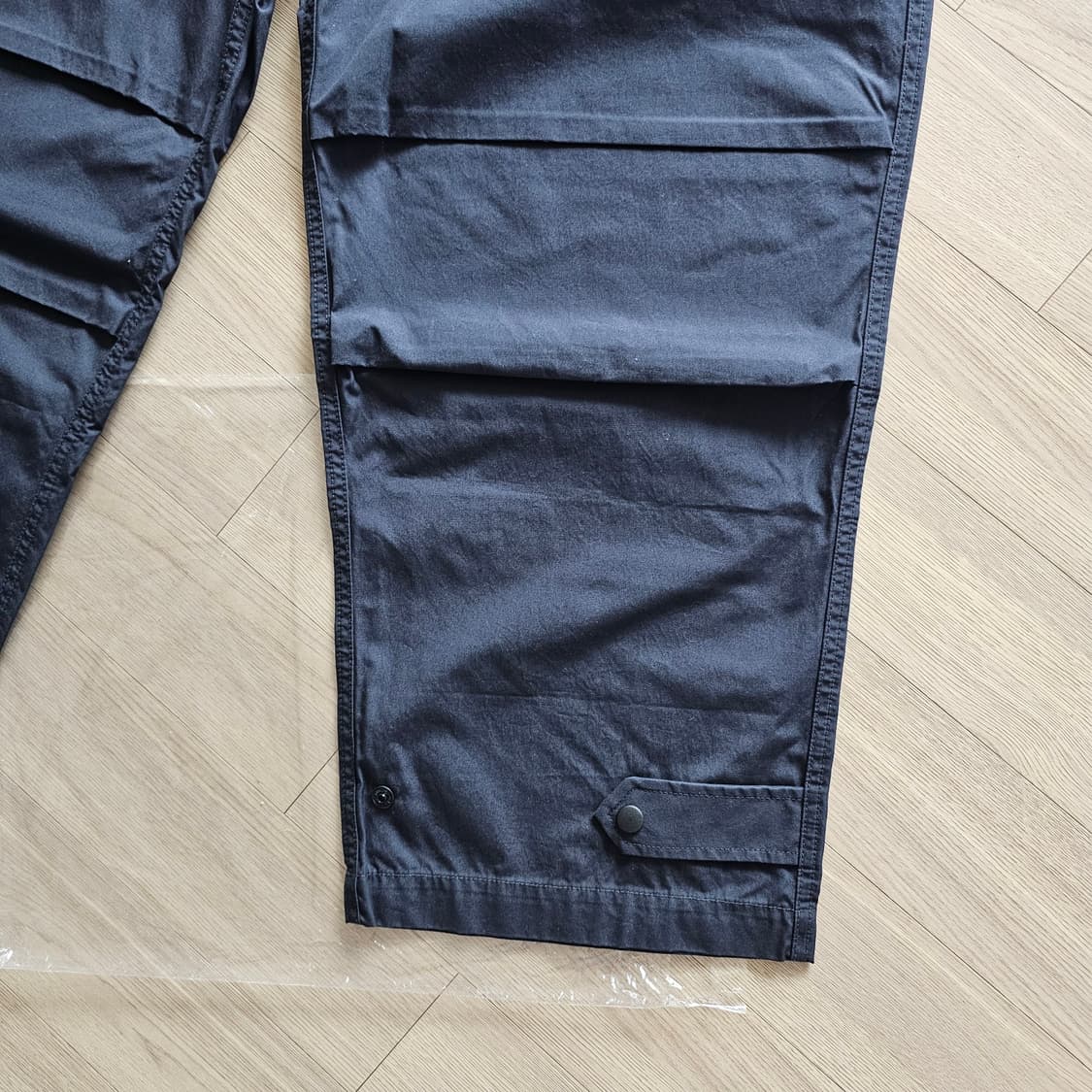 XL 새제품. 유니클로 U 와이드핏 파라슈트 팬츠 르메르 다크그레이 상품이미지4