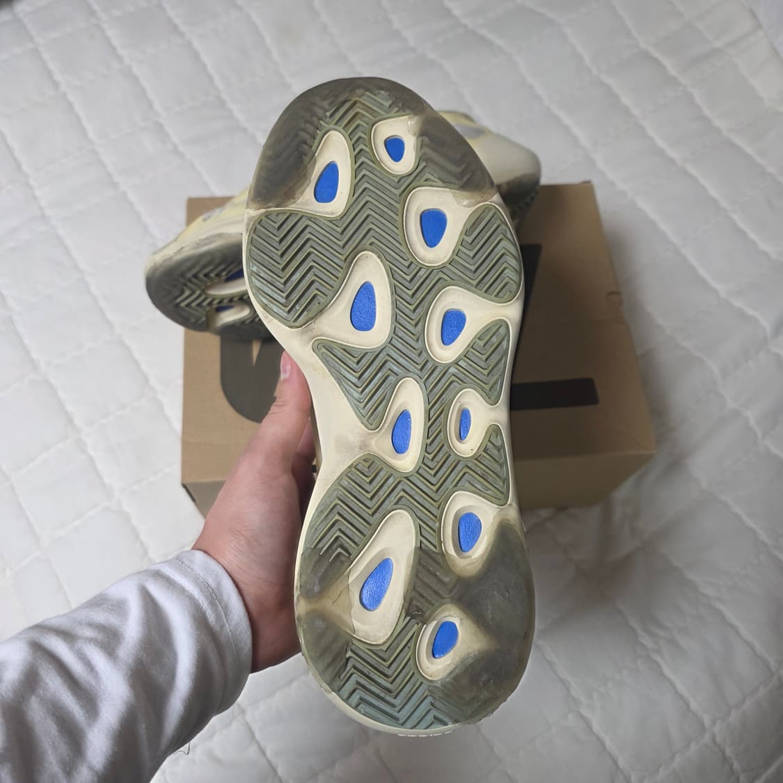 (중고) 아디다스 이지 700 V3 아자엘 2019 280사이즈 상품이미지8