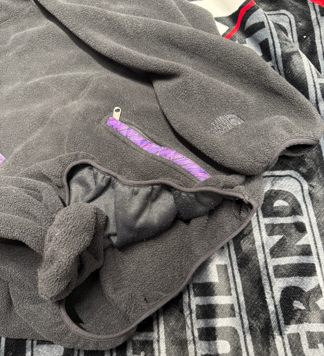 더 노스 페이스 쿼터 짚 플리스 풀오버 블랙 퍼플 메이드 인 유에스에이 상품이미지5