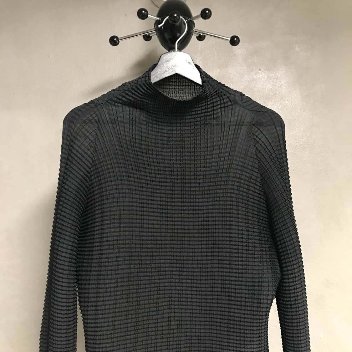 이세이 미야케 롱 슬리브 블랙 2(W) 상품이미지2