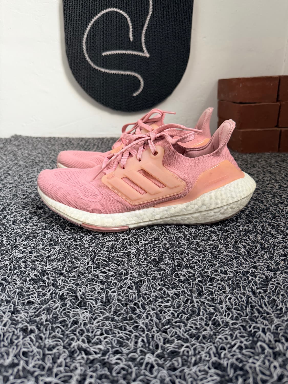 아디다스 울트라부스트 22 - 애쉬 펄 (여성용) 상품이미지1